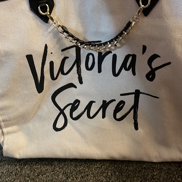 Victoria’s Secret bag - Picture 5 of 12